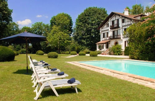 Soustons Villa | Manoir Mer et Lacs - Nine Bedroom Villa, Sleeps 18