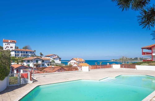 Ciboure Apartment | Modern apartment with shared pool