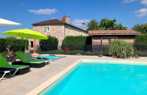 Bourran House | Nice house in Lot-et-Garonne with a terrace, swimming pool, and optional SPA.