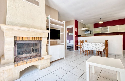 Salignac-Eyvignes House | Orchidée - Holiday Home in the Heart of Périgord Noir with Shared Heated Pool