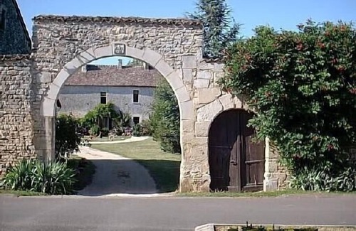 Champagne-le-Sec House | Peaceful manor house XVth century in the countryside.