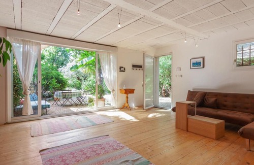 Nord Apartment | Quaint 1br in a villa with swimming pool in Aix-en-Provence Welkeys