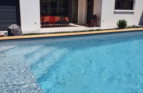 Marennes House | Quiet 150m2 house, town center, swimming pool, 5 min from the beach