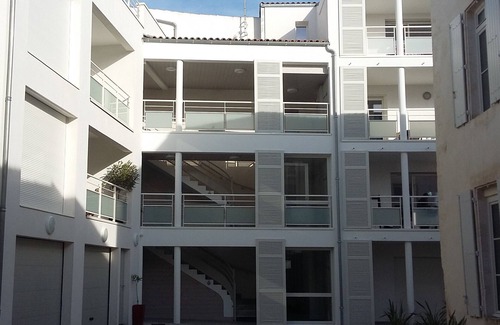 La Rochelle City Centre Apartment | Recent apartment in the heart of downtown with private parking