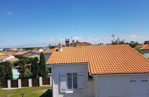 Royan Apartment | Refurbished apartment 7 minutes walk from the beach