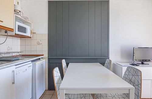 Hendaye Apartment | Rustic apartment with pool near the port and beach