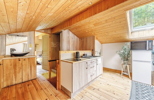 Blesignac Bed & Breakfast | Self-contained accommodation in the heart of an acacia forest