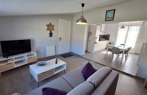 Port District House | Single-storey house in Châtelaillon-Plage 500m from ocean for 6 people, garden, BBQ