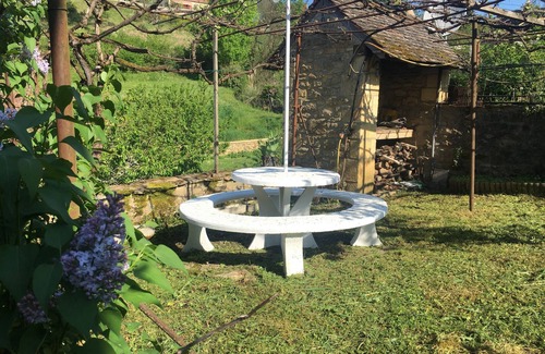 Sarlat-la-Caneda Apartment | Small house in Sarlat with swimming pool, terrace and parking space