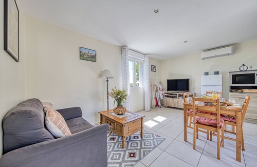 Montagne House | Small House in the Heart of the Vineyards – Comfortable Getaway with Air Conditioning