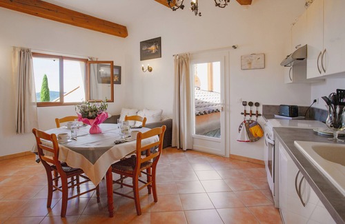 Bormes-Les-Mimosas Apartment | SPACIOUS 3 ROOMS APT IN LARGE GARDEN HOUSE, WIFFI, CLASS 3 *, 1km from the beach