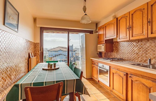 Saint-Jean-de-Luz Apartment | Spacious Central Duplex with Balcony, Near Shops & Jaï Alaï