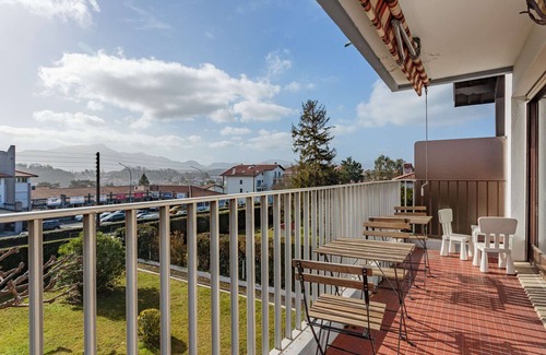 Saint-Jean-de-Luz Apartment | Spacious Central Duplex with Balcony, Near Shops & Jaï Alaï