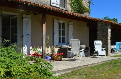 Chiche Apartment | Spacious sunny three bedroomed gite with covered heated pool and river.