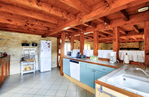 Saint-Leon-sur-Vezere House | Stone house at the foot of La Vézère, for 6