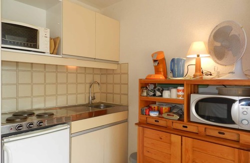 La Faviere Apartment | Studio apartment sleeping area sleeps 4 BORMES LES MIMOSAS