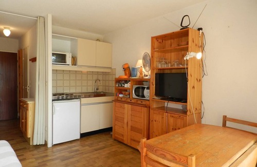 La Faviere Apartment | Studio apartment sleeping area sleeps 4 BORMES LES MIMOSAS