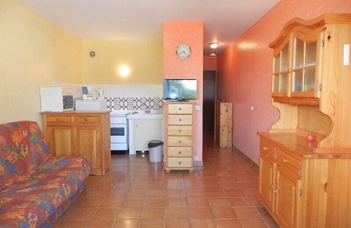 La Faviere Apartment | Studio apartment sleeps 3 BORMES LES MIMOSAS