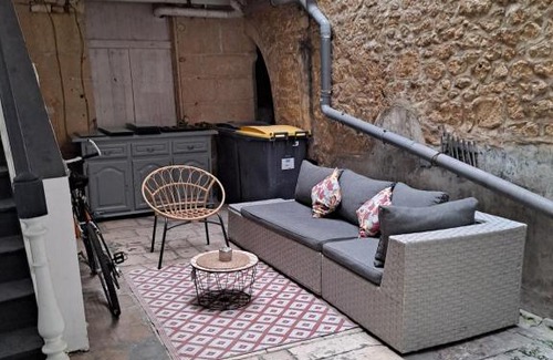Rochefort Apartment | studio rénové et patio pour vélo