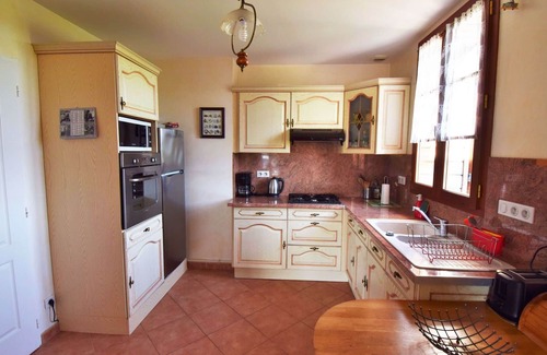 Madaillan Villa | Stunning private villa for 6 guests with WIFI, A/C, private pool, TV, terrace and pets allowed