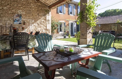 Oppede House | Stunning private villa for 4 people with TV and patio