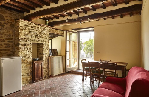 Capolona Villa | Stunning private villa for 18 people with WIFI, private pool, TV and pets allowed, close to Arezzo