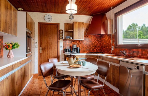 Mimizan House | Stunning private villa for 6 guests with WIFI, TV, terrace and pets allowed