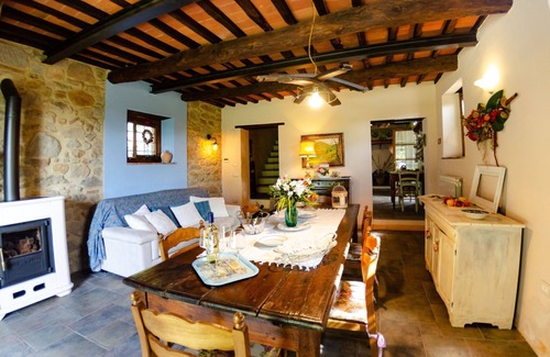 Massa e Cozzile Villa | Stunning villa for 5 people with private pool, WIFI, TV, veranda and pets allowed