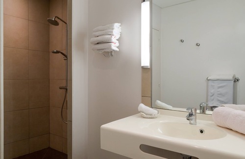 Bessines-sur-Gartempe Hotel | The Originals City, Hôtel de France