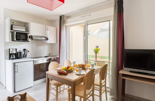 Montignac Apartment | Tranquil 3BR Riverside Retreat w/ Heated Pool, Sauna- Proximity to Lascaux Caves