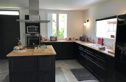 L'Isle-sur-la-Sorgue House | VERY PRETTY FAMILY HOUSE Isle sur la Sorgue City Center, edge of Sorgue.