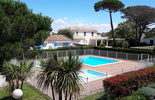 Saint-Palais-sur-Mer Villa | VILLA F4 (100m2) balcony, beach 300m, swimming pool, WIFI billiards table soccer