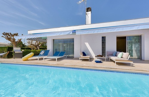 Taussat Villa | Villa on the Port of Taussat with swimming pool