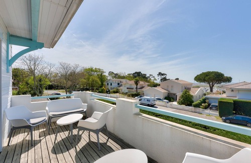 Taussat Villa | Villa on the Port of Taussat with swimming pool