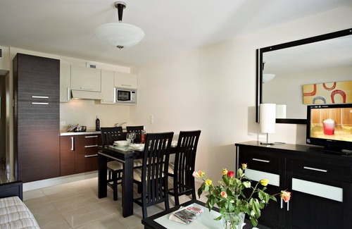 Mandelieu-La-Napoule Condo | Vue la mer! Appart climatisé, Piscine + Amarrage