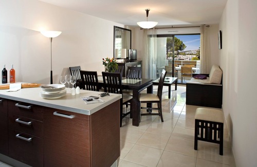 Mandelieu-La-Napoule Condo | Vue la mer! Appart climatisé, Piscine + Amarrage