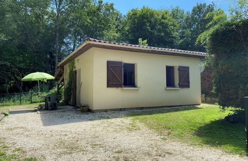 Saint-Julien-de-Lampon House | 1 Bedroom Private vacation home in Saint-Julien-de-Lampon