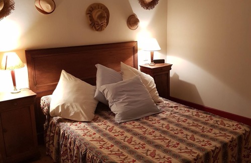 Chambon-sur-Voueize Bed & Breakfast | 1 Bedroom Bed & breakfast in Chambon-sur-Voueize