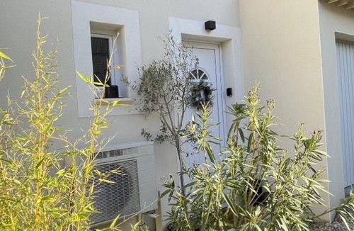 Entraigues-sur-la-Sorgue House | 100 m² House ∙ 3 bedrooms ∙ 8 guests