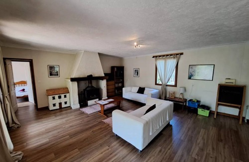 Saint-Pierre-de-Juillers House | 100 m² House ∙ 3 bedrooms ∙ 6 guests