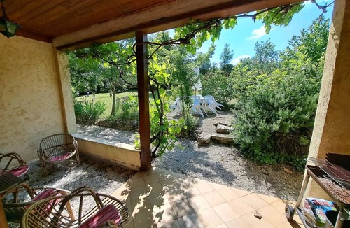 Saint-Pierre-de-Juillers House | 100 m² House ∙ 3 bedrooms ∙ 6 guests
