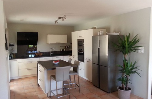 Magne House | 10-person house with private pool on enclosed grounds in the Marais Poitevin