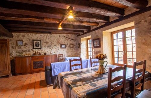 Saint-Front-la-Riviere House | 100 m² Gîte ∙ 2 bedrooms ∙ 6 guests