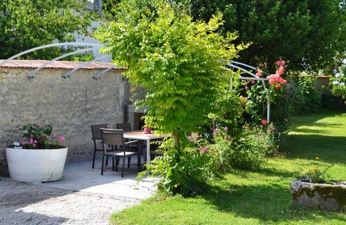Lignieres-Sonneville Cottage | 100 m² Cabin ∙ 2 bedrooms ∙ 4 guests