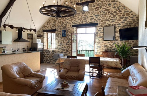 Astaillac House | 100 m² Gîte ∙ 3 bedrooms ∙ 6 guests