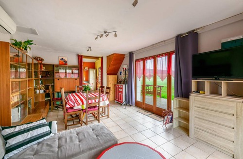 Scorbe-Clairvaux House | 100 m² House ∙ 2 bedrooms ∙ 9 guests