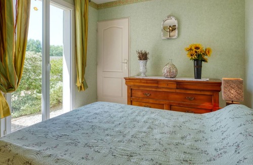 Saint-Germain-dEsteuil House | 100 m² House ∙ 1 bedroom ∙ 6 guests