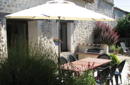Salles-Lavalette House | 108 m² House ∙ 3 bedrooms ∙ 6 guests