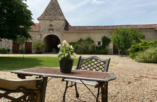 Brossac House | 112 m² House ∙ 3 bedrooms ∙ 6 guests