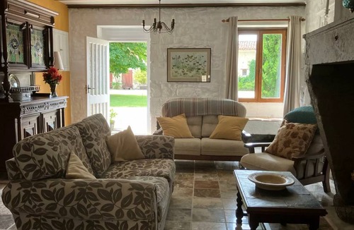 Brossac House | 112 m² House ∙ 3 bedrooms ∙ 6 guests